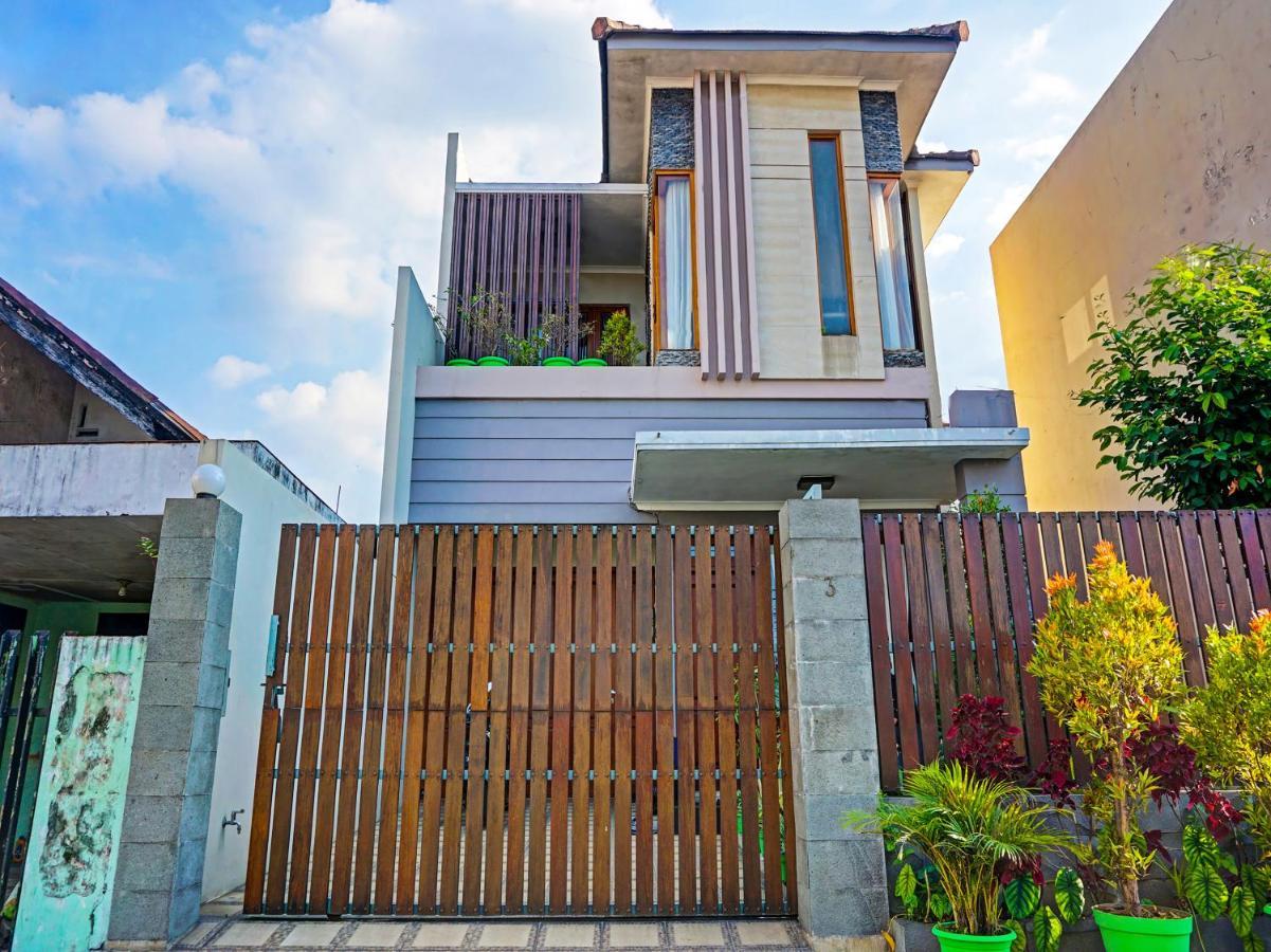 Spot On 91530 Sumpil Syariah Hotel Malang Exterior photo