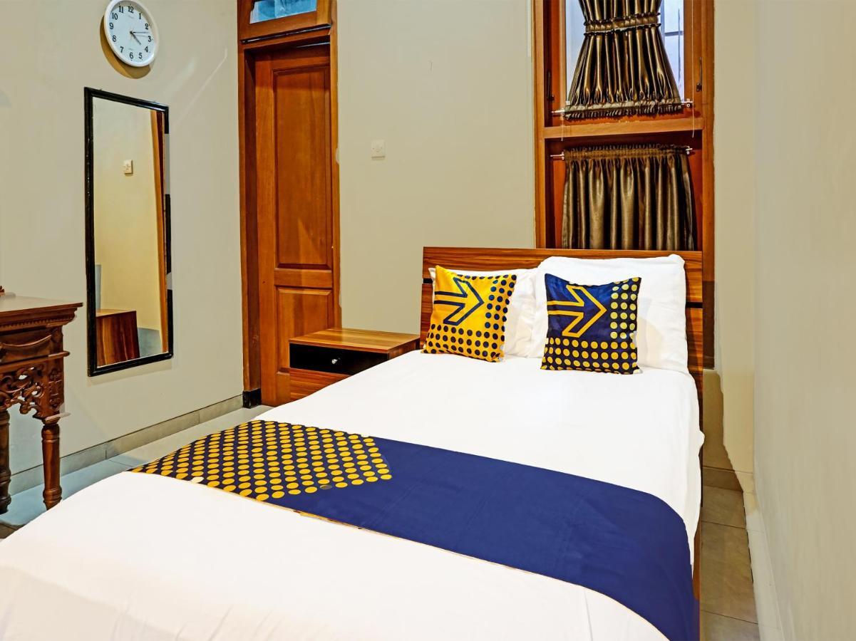 Spot On 91530 Sumpil Syariah Hotel Malang Exterior photo