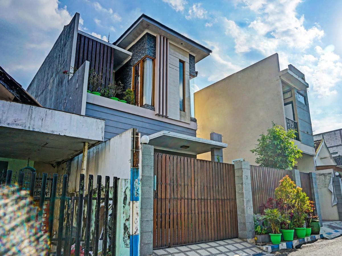 Spot On 91530 Sumpil Syariah Hotel Malang Exterior photo